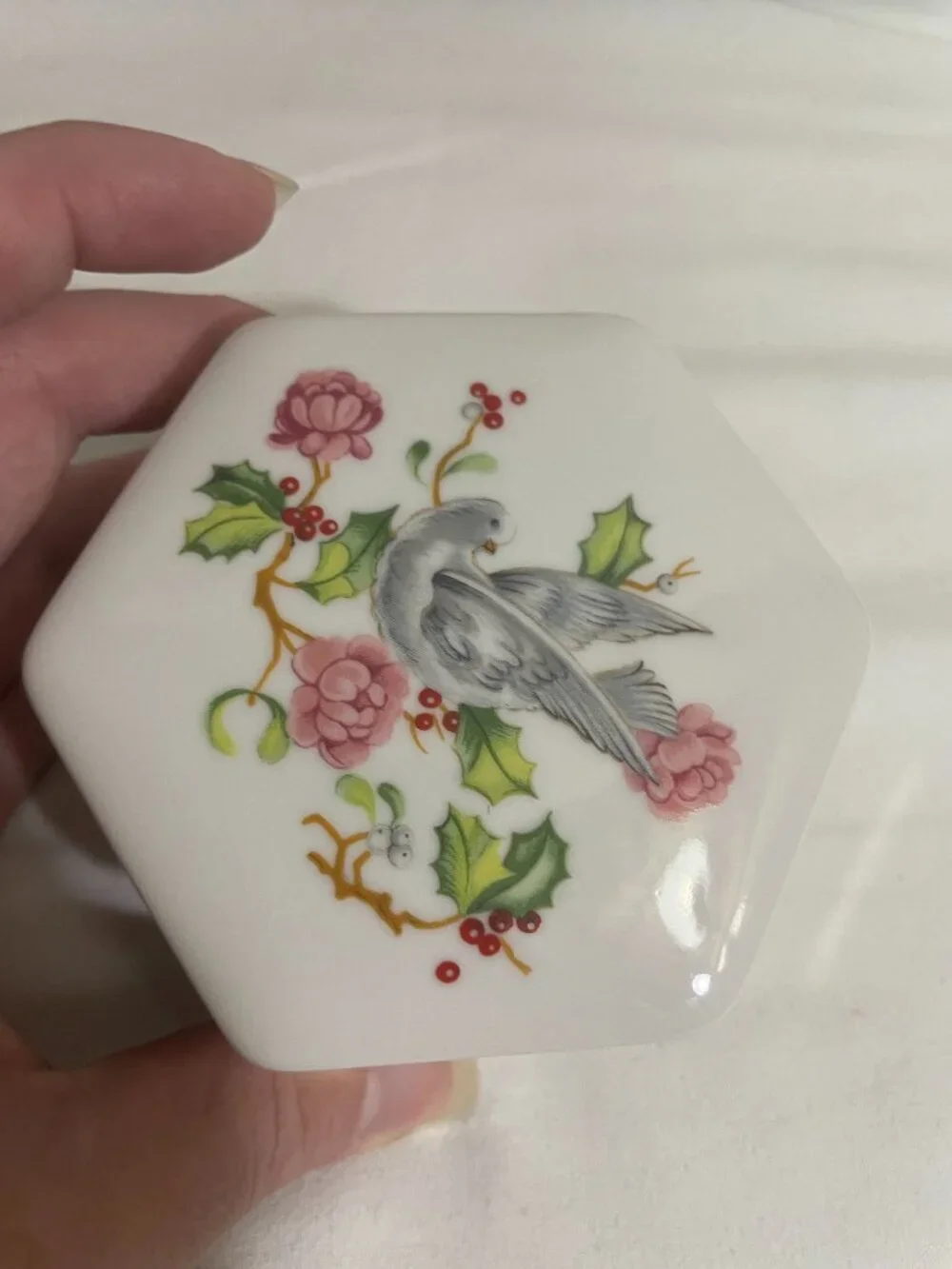Vintage Avon 1983 Holiday Greetings Porcelain Trinket Box Dove Holly Floral 4